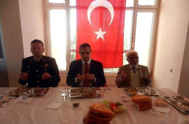 Kaymakam Karabektaş, Şehit Aileleri Onuruna Yemek Verdi 1