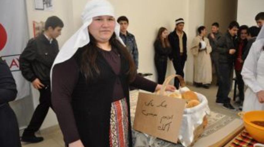 &Uuml;z&uuml;m Hoşafı ve Ekmek Dağıttılar