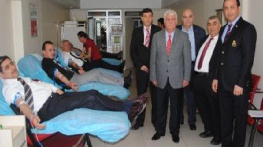 &Ccedil;anakkale Zaferi&rsquo;nin Yıld&ouml;n&uuml;m&uuml;nde Kan Bağışı Kampanyası