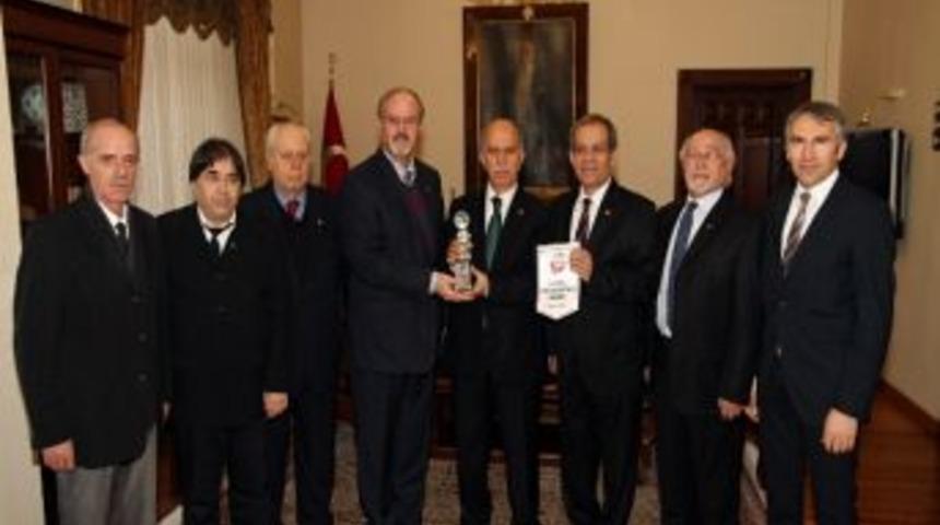 Vali Harput'a "fair Play" &Ouml;d&uuml;l&uuml;