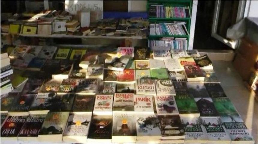 Polis&rsquo;ten T&uuml;yap Kitap Fuarına Operasyon
