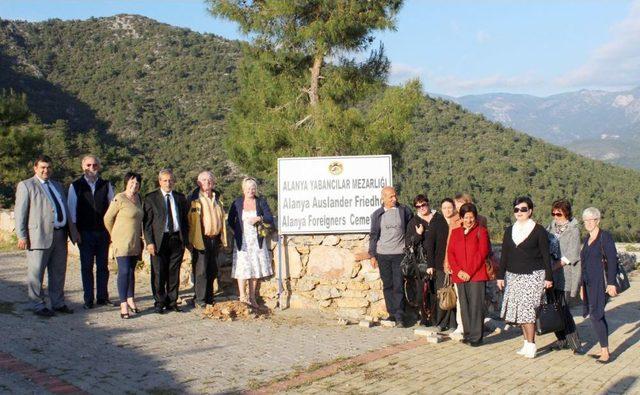Alanya da Yaşayan Yabancıların Mezarlık Sorunu &Ccedil;&ouml;z&uuml;ld&uuml; 1