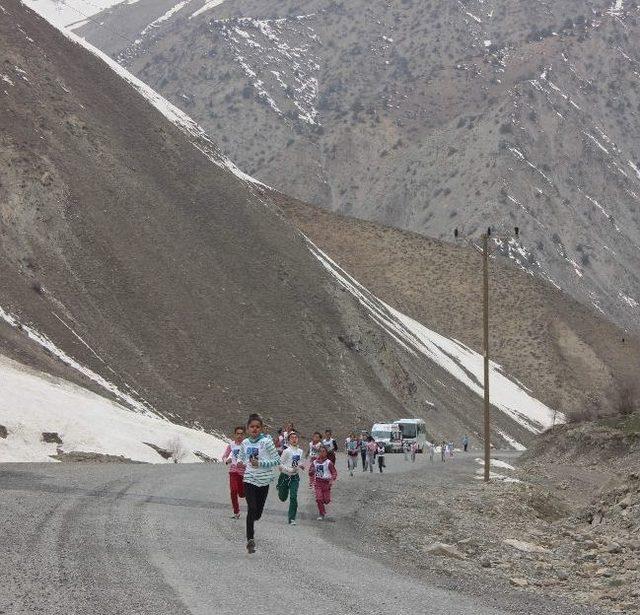 Hakkari’de Kros İl Birinciliği Yarışması