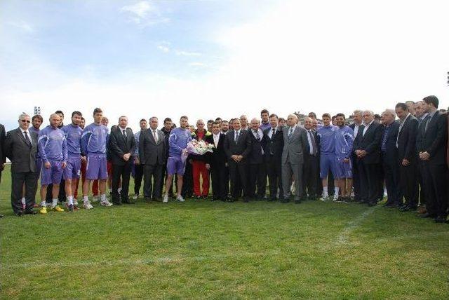 Vali Düzgün’den Orduspor’a Moral Ziyareti