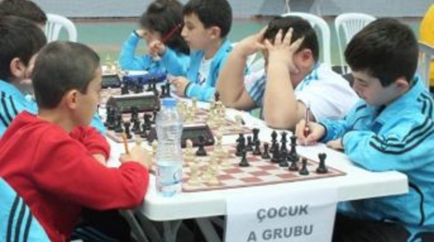 Satran&ccedil;&ccedil;ılar Başarılarını S&uuml;rd&uuml;r&uuml;yor