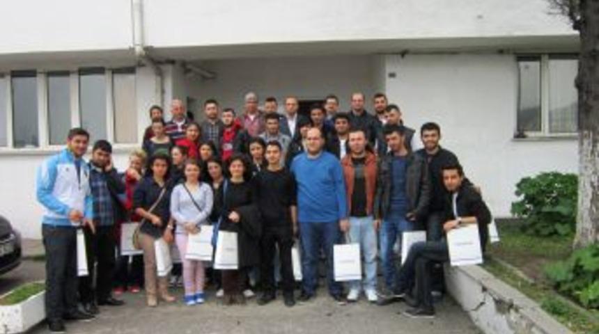 Arhavi MYO Dış Ticaret B&ouml;l&uuml;m&uuml; &Ouml;ğrencileri Hopa Limanı'nı Gezdi