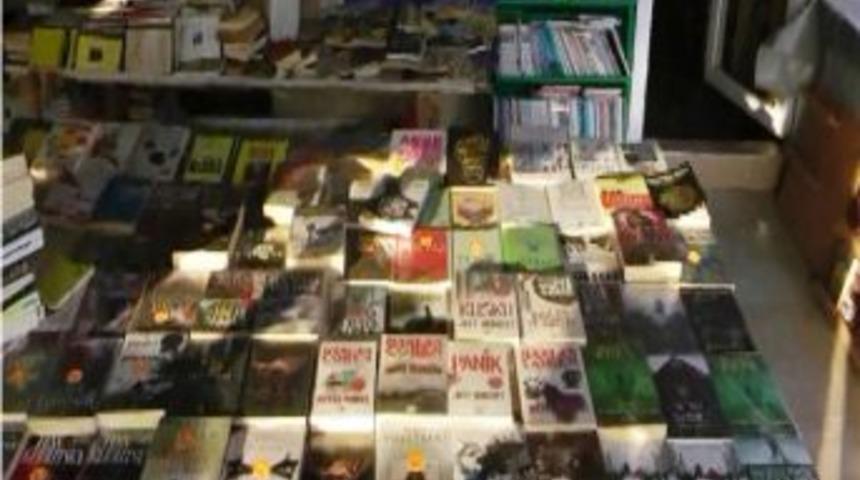 Bursa Kitap Fuarı&rsquo;nda, Bandrols&uuml;z Kitap Satmışlar