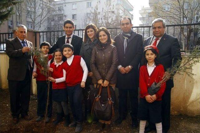 Minik &Ouml;ğrenciler D&uuml;nyalarına Sahip &Ccedil;ıkıyorlar 1