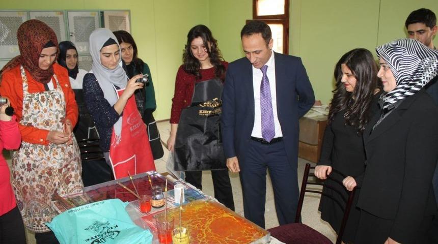 Fırat &Uuml;niversitesi &Ouml;ğrencilerine &Uuml;cretsiz Ebru &Ouml;ğretilecek