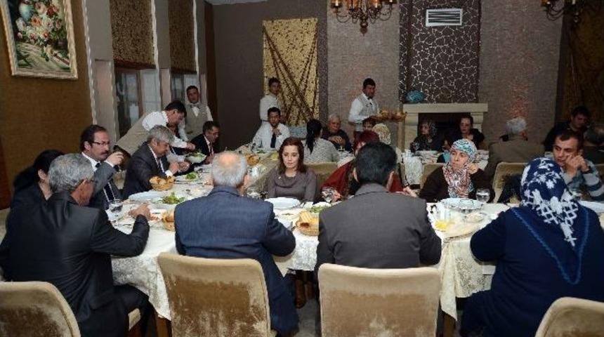 Başkan Akaydın Şehit Aileleri İle Yemekte Buluştu