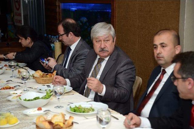 Başkan Akaydın Şehit Aileleri İle Yemekte Buluştu 1