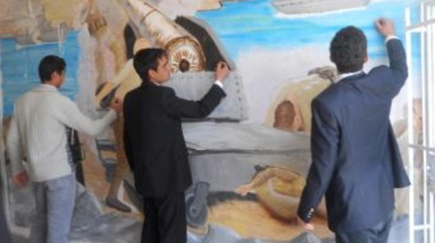 &Ouml;ğrenciler Okul Duvarına Seyit Onbaşı'yı &Ccedil;izdi