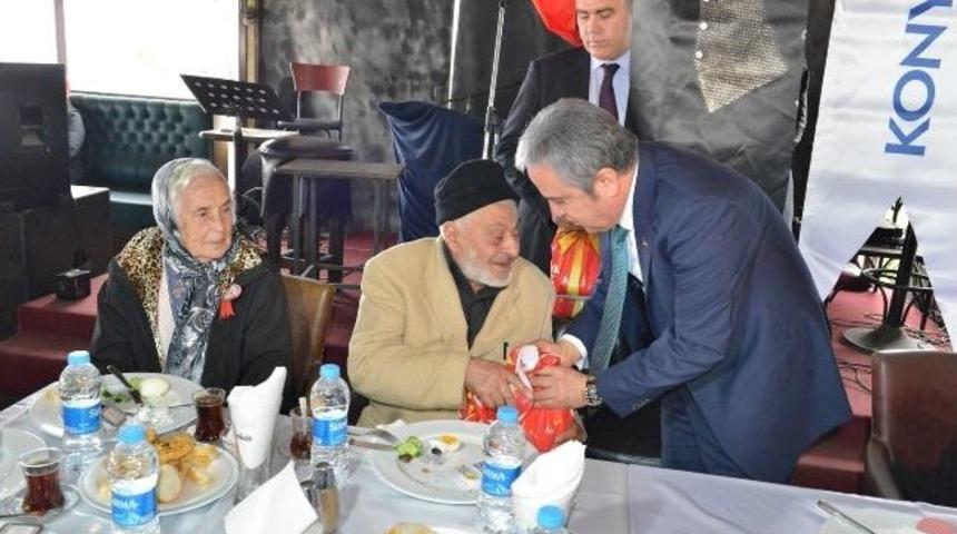 Başkan B&ouml;cek Yaşlılarla Bir Araya Geldi