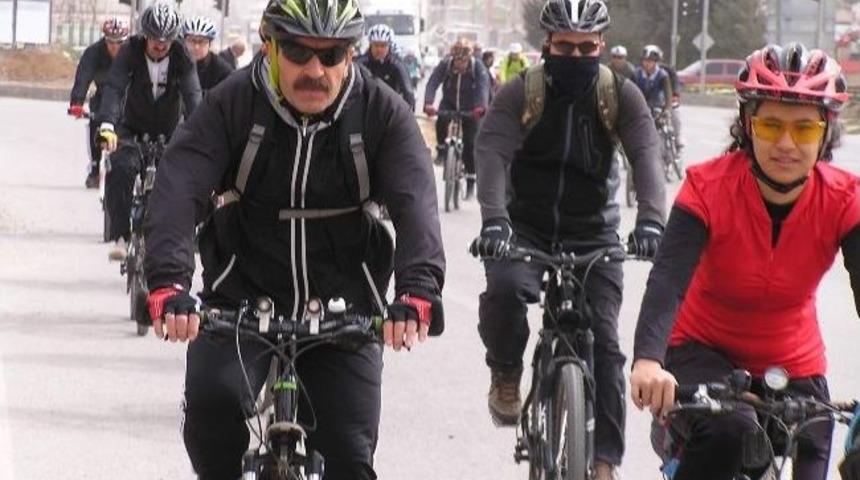 Bisiklet Ve Doğa Sporları Derneği &Uuml;yeleri Tarihi Ve Turistik Yerleri Geziyor