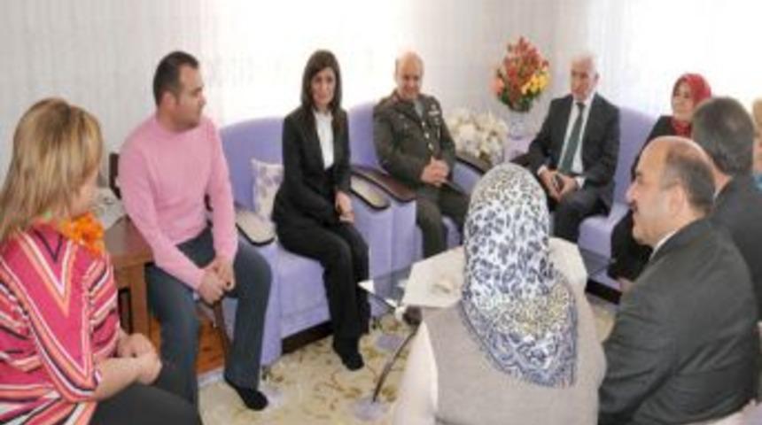 Vali Koca, Şehit Yakınlarını Ziyaret Etti