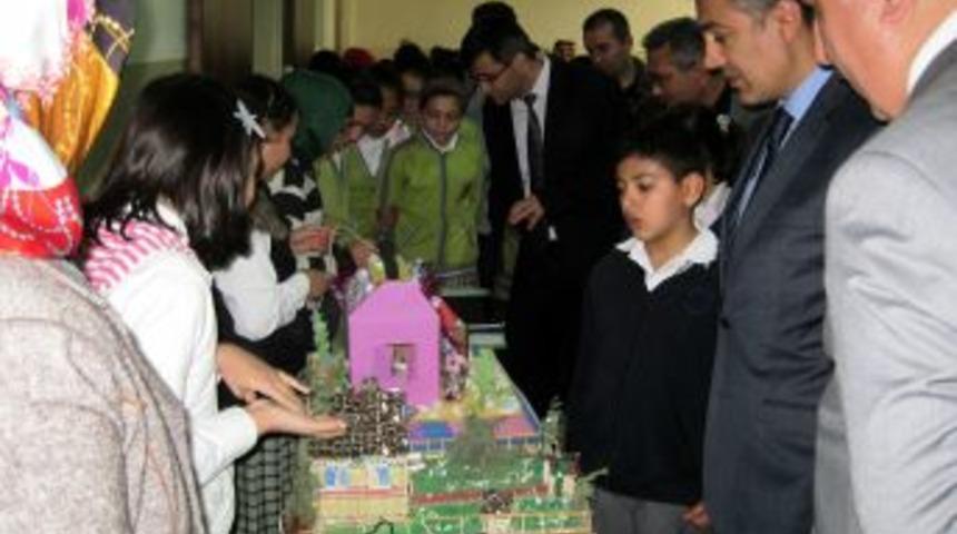 T&uuml;rkoğlu Ortaokulu'nda Bilişim Ve Teknoloji Sergisi A&ccedil;ıldı