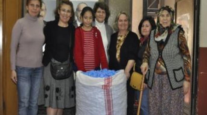 Tek Başına 12 Bın Adet Mavi Kapak Topladı