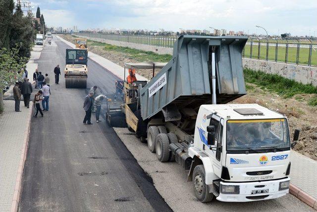 Adana'da Uçak Mahallesi'ndeki Yollar Asfaltlanıyor