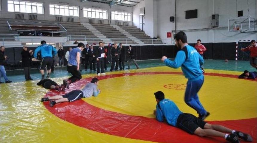&Ouml;zdemir&rsquo;den G&uuml;reş&ccedil;ilere Baklavalı Destek