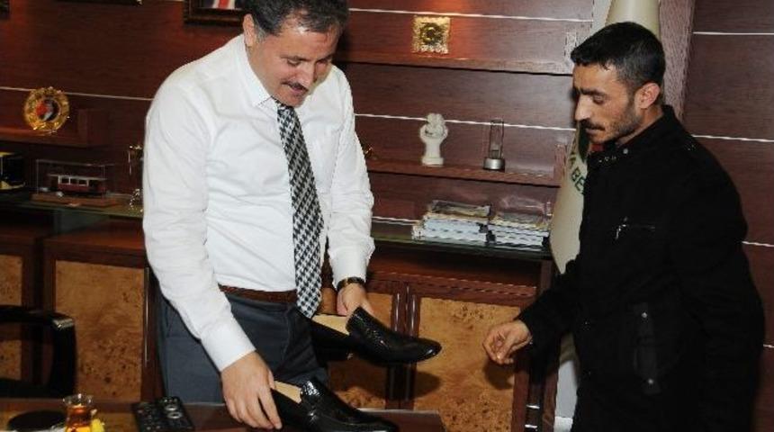 Engellilerden Belediye Başkanı Ahmet &Ccedil;akır'a Ziyaret