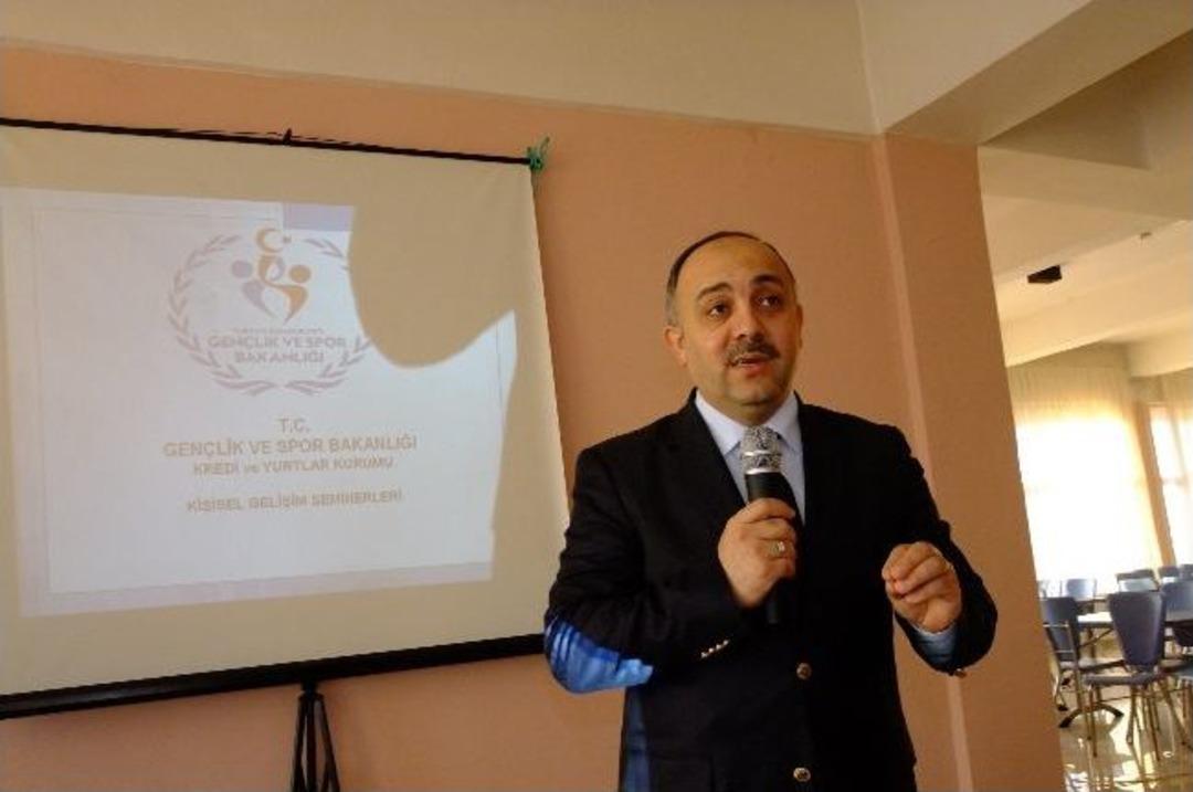 &Uuml;niversite &Ouml;ğrencilerine &ldquo;liderlik&rdquo; Semineri