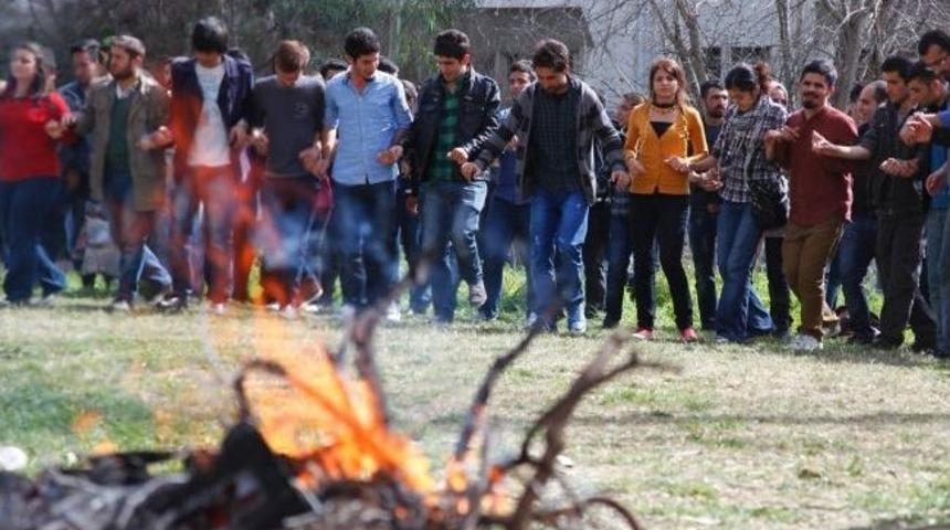 &Ccedil;ukurova &Uuml;niversitesi'nde Nevruz Kutlamaları