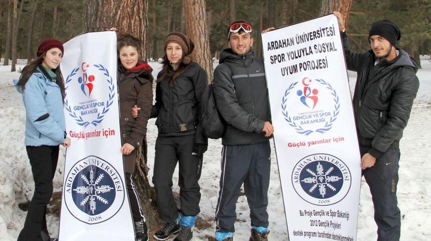 Ardahan &Uuml;niversitesi &Ouml;ğrencileri Zirvede