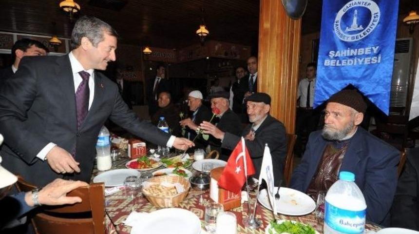 Başkan Tahmazoğlu Huzurevi Sakinleriyle Buluştu