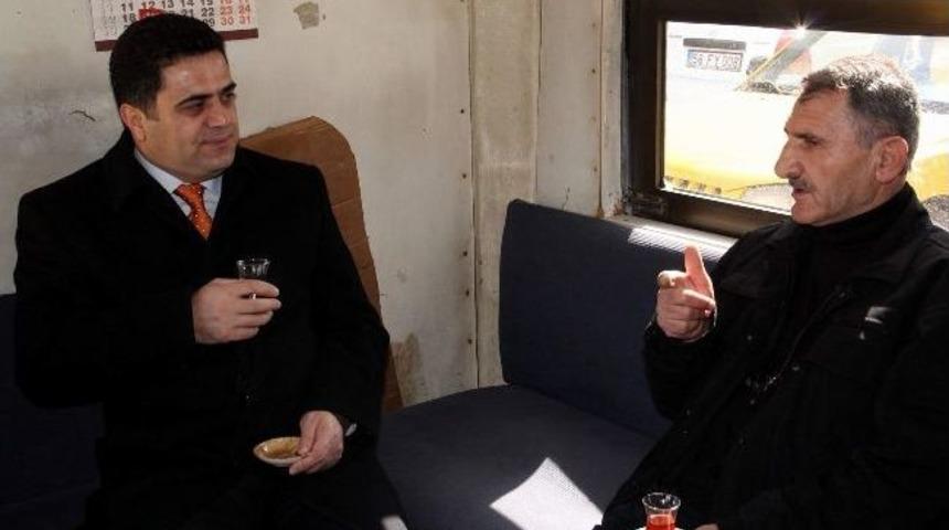Ak Parti İl Başkanı Burhanettin Kuru, Taksi Duraklarını Ziyaret Etti
