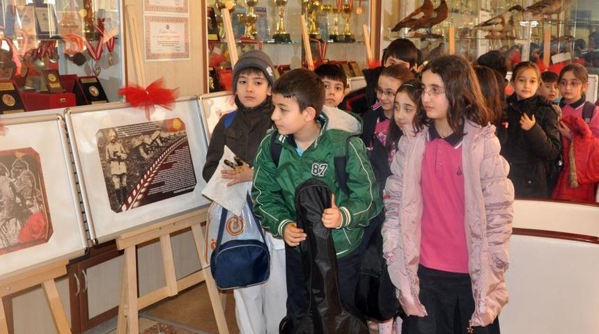 &Ouml;ğrenciler &lsquo;Kınalı Hasan&rsquo; Oldu