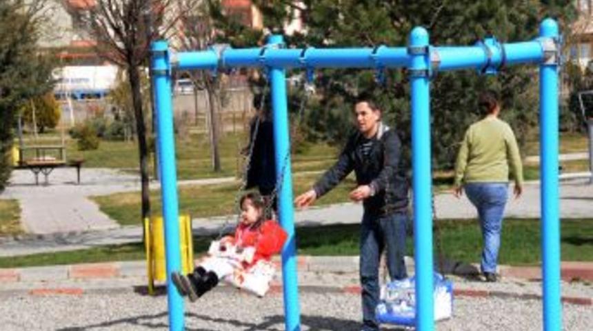 Pursaklar&rsquo;da Parklara Bahar Geldi