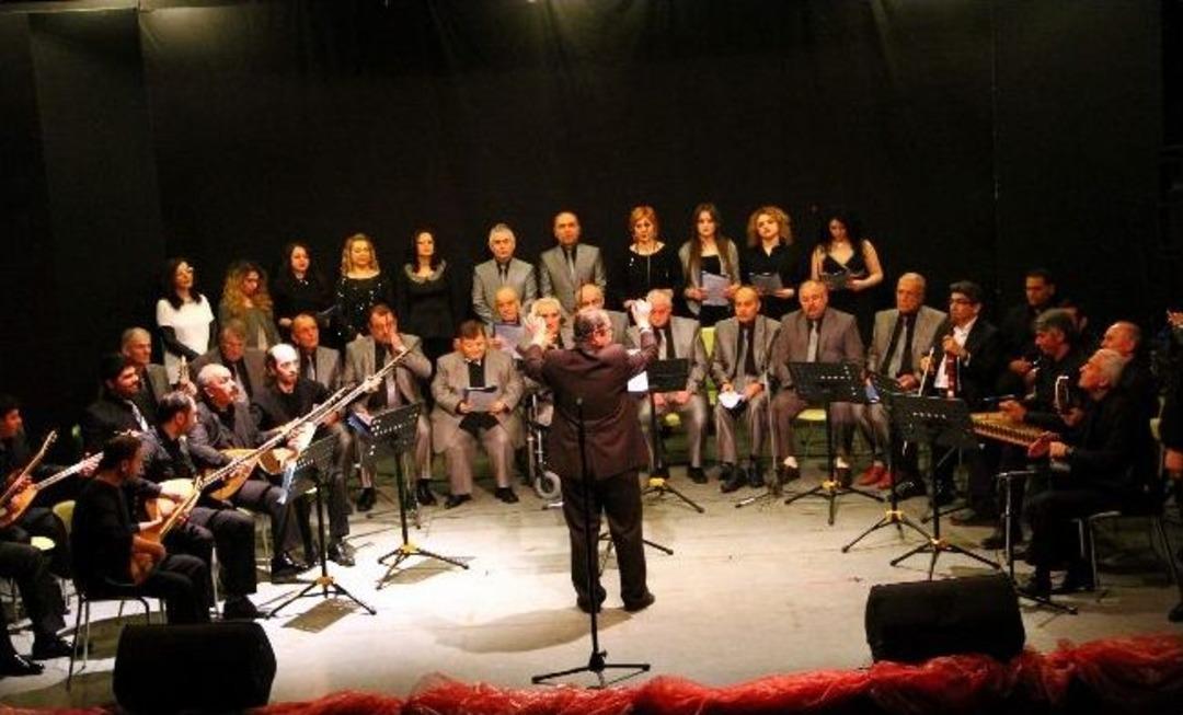 Yaşlılar Korosu&rsquo;ndan Gen&ccedil;lere Konser