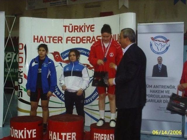 Düzce’de Halterin Geleceği Var 1