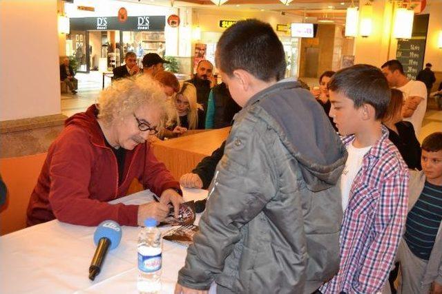 Yeni Türkü Grubu Meysu Outlet’te Sevenleriyle Bir Araya Geldi