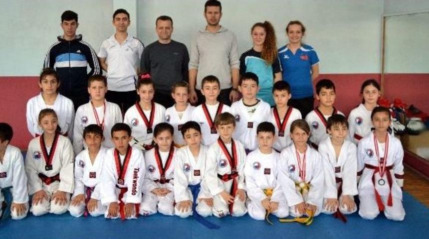 Minik Taekwondocular G&ouml;z Doldurdu
