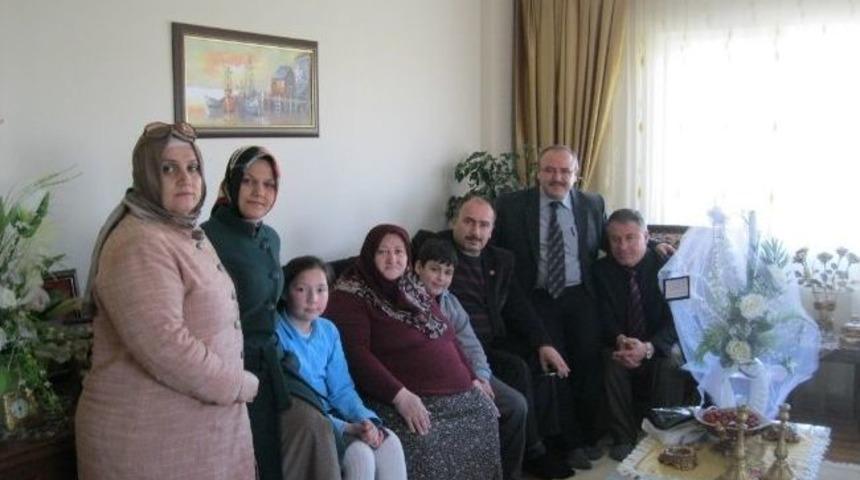 Okullarına İsmini Veren Şehitlerini Unutmadılar