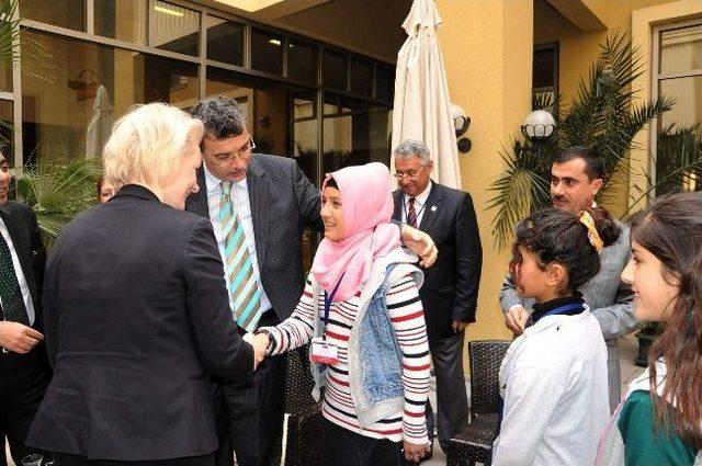 Vali Güvenç Kız Çocuklarının Okullaşması Konferansına Katıldı 2