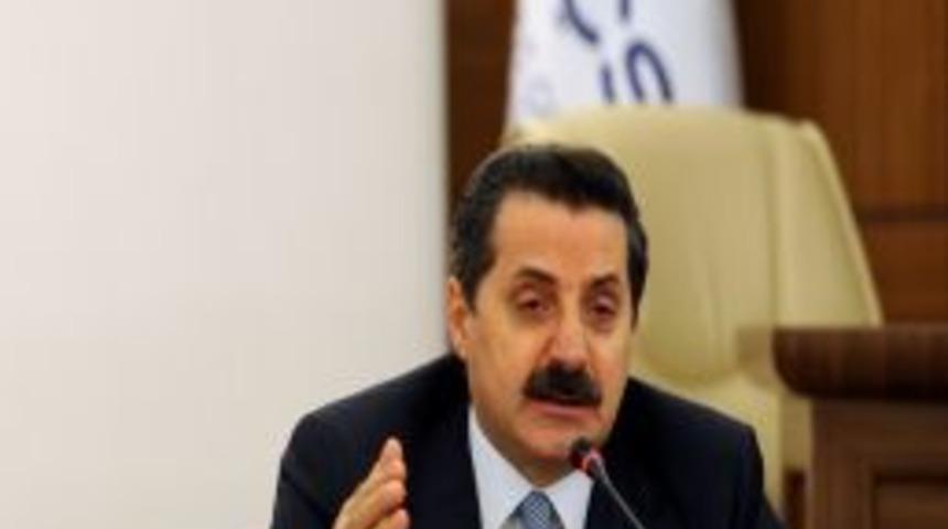 Bakan &Ccedil;elik: Kıyafet Serbestliğini Diyalog Ile &Ccedil;&ouml;z&uuml;me Kavuşturmak Istiyoruz