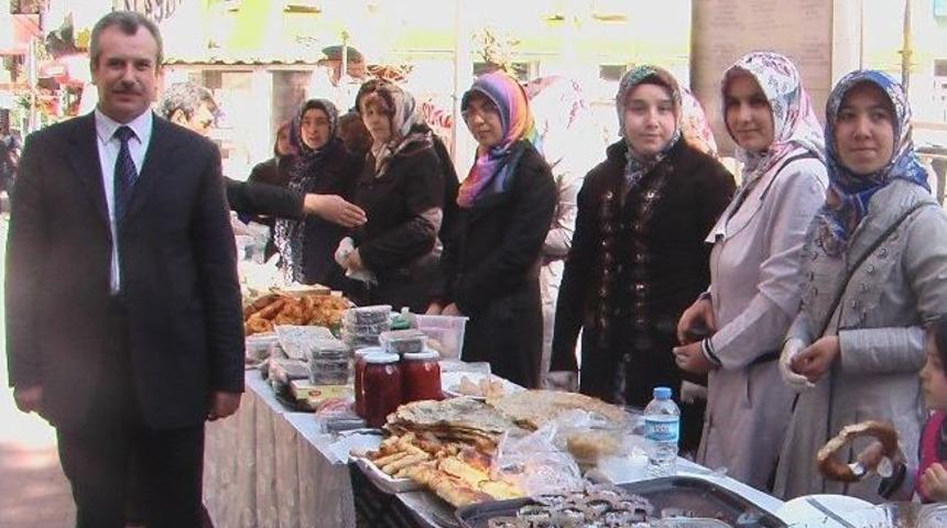 Alaşehir'de Kur'an Kursu Yararına Kermes D&uuml;zenlendi