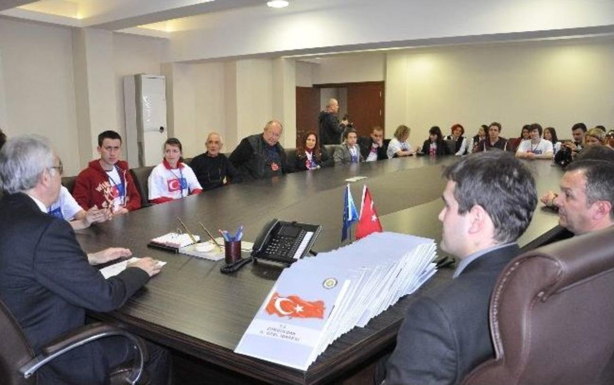 Yerli Ve Yabancı İzcilerden, Vali Yardımcısı &Ouml;zdemir&rsquo;e Ziyaret