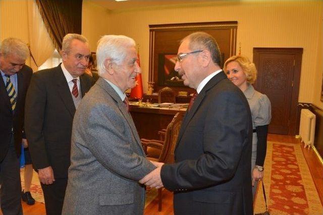 Vali Yaman Huzurevi Sakinlerini Ağırladı 1