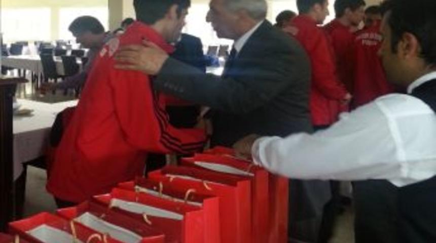 Atat&uuml;rk &Uuml;niversitesi Erkek Hentbol Takımı S&uuml;per Lig De