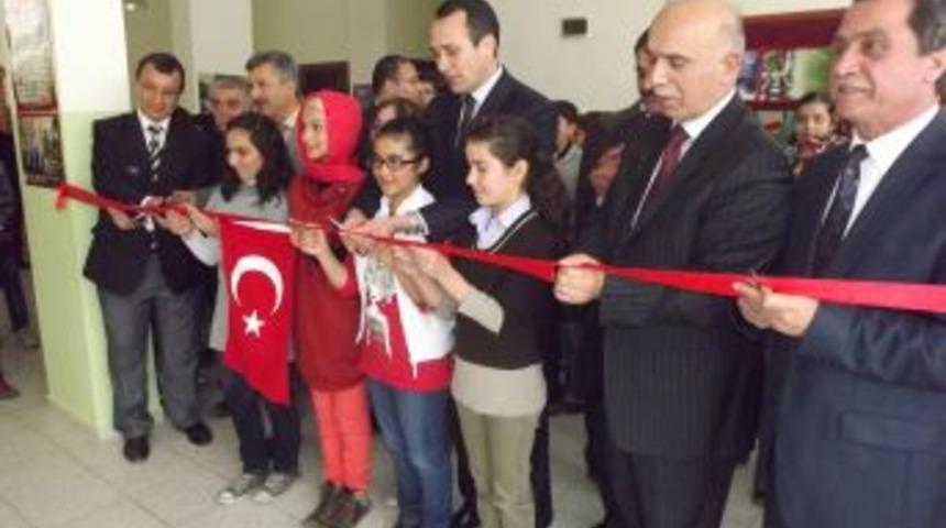 Okuma Salonu &Ouml;ğrencileri &Ccedil;anakkale Fotoğraf Sergisi A&ccedil;tı