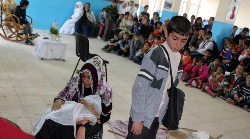Diyarbakırlı &Ouml;ğrenciler &Ccedil;anakkale&rsquo;yi Canlandırdı