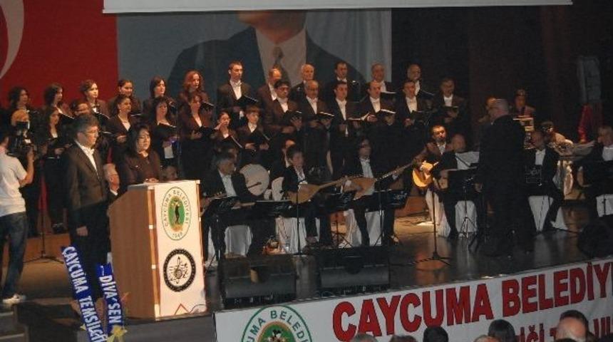 &Ccedil;aycuma&rsquo;da &ldquo;bir Destandır &Ccedil;anakkale&rdquo;adlı Konser D&uuml;zenlendi