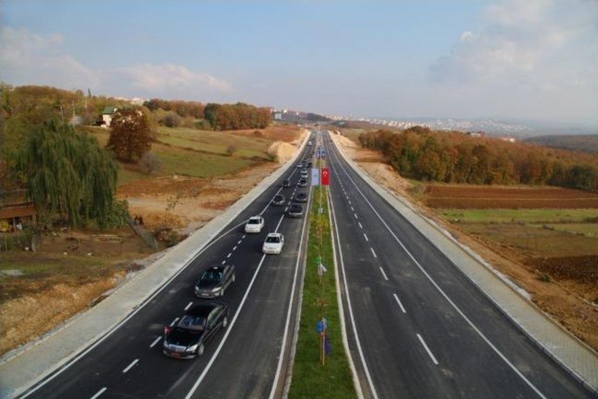 Yenikent&rsquo;te Y&uuml;zler G&uuml;l&uuml;yor