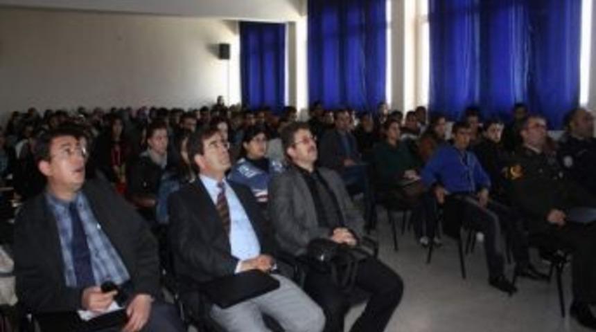&Ccedil;ay Meslek Y&uuml;ksek Okulunda '&ccedil;anakkale' Konferansı