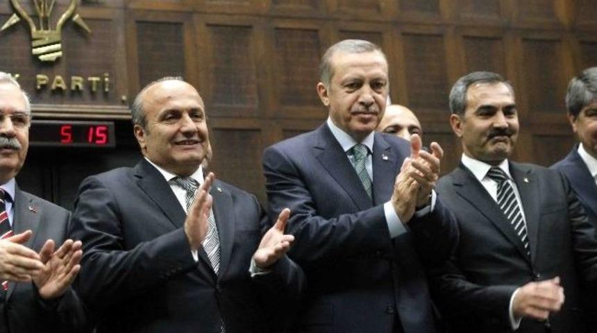 Arslan'a Ak Parti Rozetini Başbakan Erdoğan Taktı