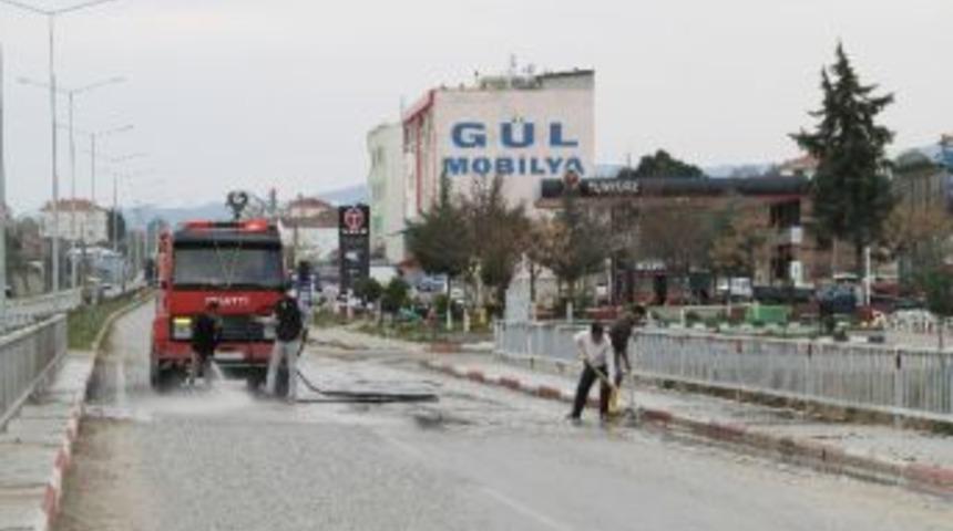 K&ouml;pr&uuml;başı&rsquo;nda &Ccedil;evre Temizlik &Ccedil;alışmaları S&uuml;r&uuml;yor