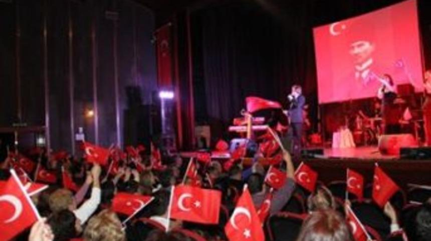 Erol Evgin Kartal&rsquo;da Konser Verdi